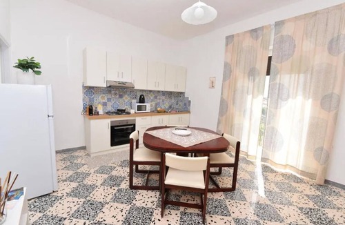 Bomerano Apartment | Apartment 'Familiare A Due Passi Dal Sentiero Degli Dei' with Sea View, Wi-Fi and Air Conditioning