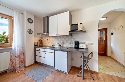 Vollan Apartment | Apartment "Ferienhof Turmwirt Gala" with Mountain View, Shared Pool & Wi-Fi