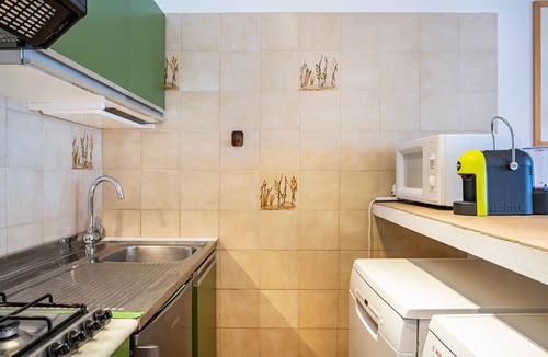 Calceranica al Lago Apartment | Apartment 'Garden Alle Barche - Marina 7' with Lake View, Shared Garden and Wi-Fi