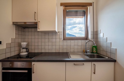 Schenna Apartment | Apartment "Gartenheim Maria" with Mountain View, Shared Pool & Wi-Fi