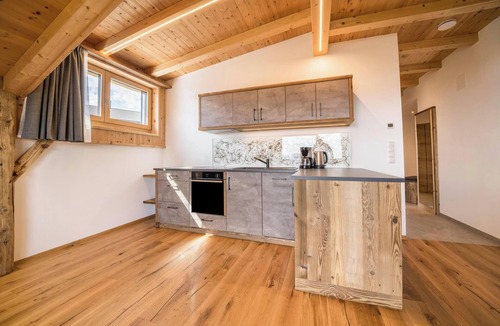 Verano Apartment | Apartment 'Haughof - Bauerngarten' with Mountain View, Wi-Fi & Balcony