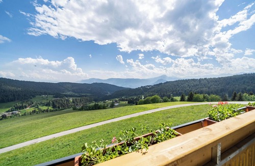 Verano Apartment | Apartment 'Haughof - Lärchenweide' with Mountain View, Wi-Fi & Balcony