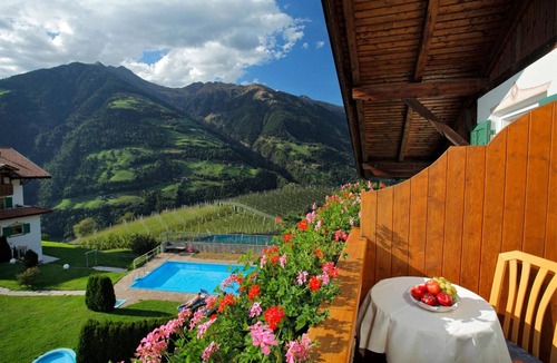 Schenna Apartment | Apartment 'Haus Bernhard A' with Mountain View, Balcony and Wi-Fi