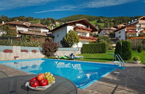Schenna Apartment | Apartment 'Haus Bernhard A' with Mountain View, Balcony and Wi-Fi