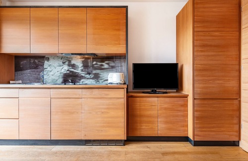 Laion Apartment | Apartment 'Haus Tirol Apt Lausbua' with Mountain View, Shared Garden and Wi-Fi
