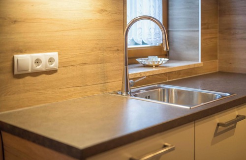Racines Apartment | Apartment "Heiserhof - Kirsche" with Mountain View, Balcony & Wi-Fi