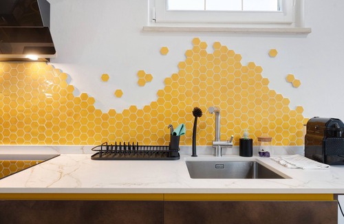 Laives Apartment | Apartment 'Honey Home' with Mountain View, Wi-Fi and Parking