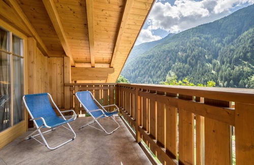 Pracupola Apartment | Apartment Hotel 'Naturresidenz Theistadl Apt 301' with Lake View, Garden & Wi-Fi