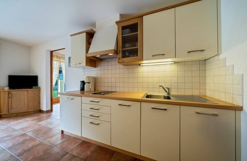 Pracupola Apartment | Apartment Hotel 'Naturresidenz Theistadl Apt 102' with Lake View, Garden & Wi-Fi