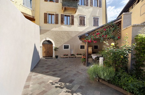 Sfruz Apartment | Apartment House Predaia with Mountain View, garden and WiFi