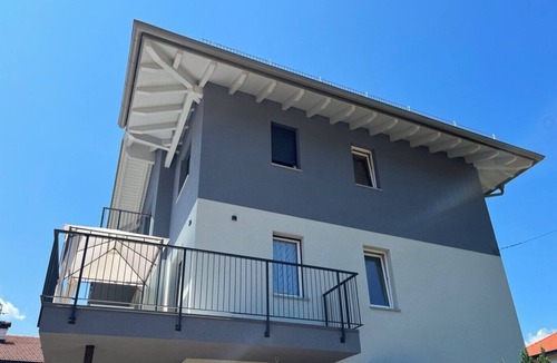 Taio Apartment | Apartment 'Il Nido Dell'Ape' with Mountain View, Private Terrace and Shared Garden
