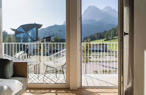 Sesto Apartment | Apartment In A Hotel 'Apartment Relax' with Sea View, Shared Garden and Wi-Fi