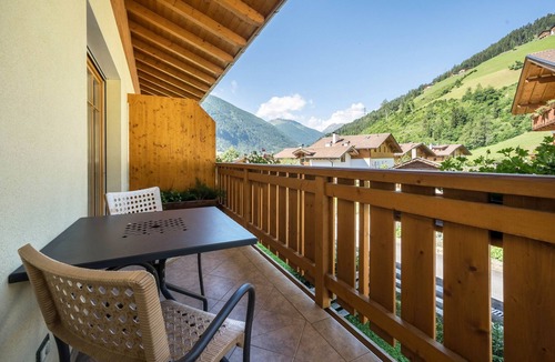 Pracupola Apartment | Apartment in a Hotel 'Naturresidenz Theistadl Apt 202' with Mountain View & Wi-Fi