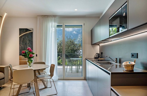 Ravina Apartment | Apartment In A Hotel 'Midum Garden Sud' with Mountain View, Wi-Fi and Air Conditioning