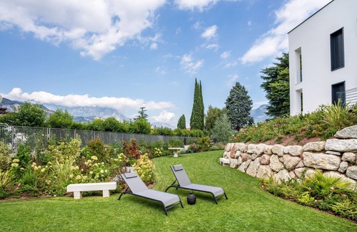 Ravina Apartment | Apartment In A Hotel 'Midum Balcony Sud' with Mountain View, Wi-Fi and Air Conditioning