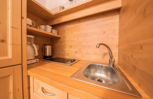 San Leonardo in Passiria Apartment | Apartment "Innerwalten 100" with Wi-Fi and Mountain Views