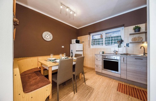 Pera Apartment | Apartment 'Ciasa Piaz de Pavarin' with Mountain View, Shared Garden & Wi-Fi