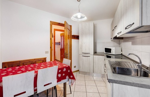 Valtellina Apartment | Apartment 'A Due Passi Valdidentro' near Ski Lifts with Mountain View & Wi-Fi