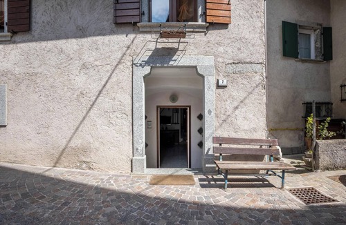 Molina di Ledro Apartment | Apartment "Jasmine" close to the Lake with Mountain Views