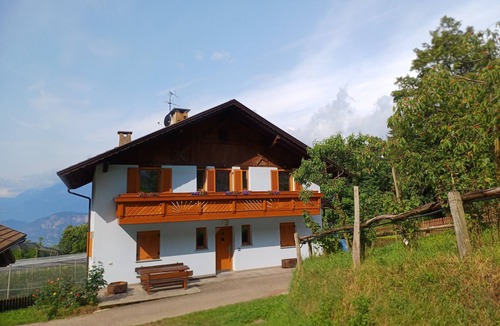 Laives Apartment | Apartment 'Kastanienhain' with Mountain View, Wi-Fi and Air Conditioning