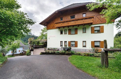 Laives Apartment | Apartment 'Kastanienhain' with Mountain View, Wi-Fi and Air Conditioning