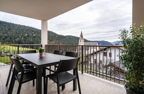 Meltina Apartment | Apartment 'Klara' with Mountain View, Private Terrace and Wi-Fi