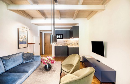 Kurtatsch an der Weinstraße Apartment | Apartment "Kraidlhof Designapartment Veronika" with Mountain View, Shared Pool and Wi-Fi