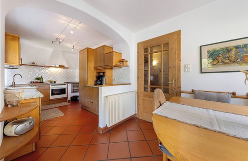 Terlano Apartment | Apartment 'Kreutnerbinderhof' with Mountain View, Private Terrace and Wi-Fi