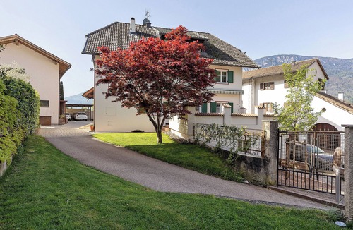 Terlano Apartment | Apartment 'Kreutnerbinderhof' with Mountain View, Private Terrace and Wi-Fi