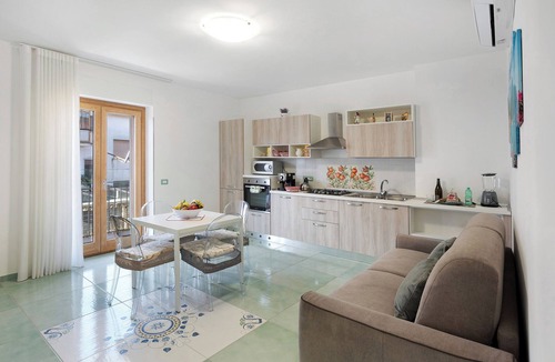 Bomerano Apartment | Apartment 'La Dimora Dei Nonni' with Mountain View, Wi-Fi and Air Conditioning