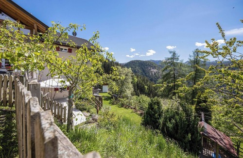 Ega Apartment | Apartment “Lavendel - Thalerhof” with Mountain View, Wi-Fi, Balcony & Garden