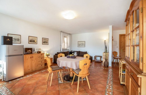 Caldaro Sulla Strada del Vino Apartment | Apartment 'Laurin' with Mountain View, Shared Terrace and Wi-Fi