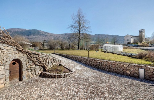 Comano Terme Apartment | Apartment 'Le More' with Mountain View, Balcony and Wi-Fi