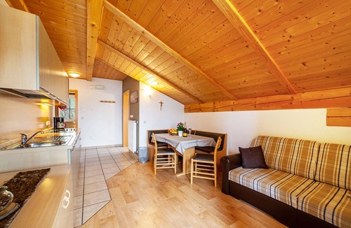 Molten Apartment | Apartment "Lingerhof - Alpenrose" with Mountain View, Shared Garden & Wi-Fi