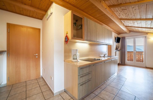 Molten Apartment | Apartment "Lingerhof - Arnika" with Mountain View, Balcony & Wi-Fi