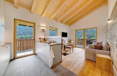 Ultimo Apartment | Apartment "Masi Lavendel" with Lake View, Private Balcony & Wi-Fi