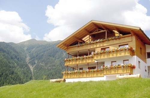 Ultimo Apartment | Apartment 'Matscherhof Helena' with Mountain View, Shared Garden and balcony