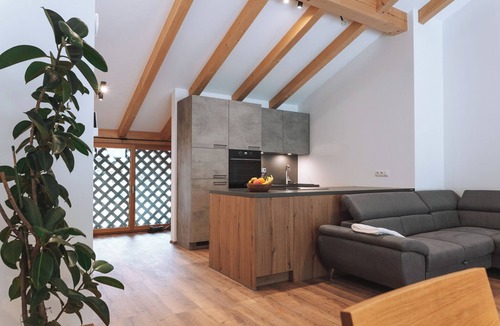 Lana Apartment | Apartment 'Matscherhof Elderflower Exclusive' with Mountain View, Wi-Fi and Air Conditioning