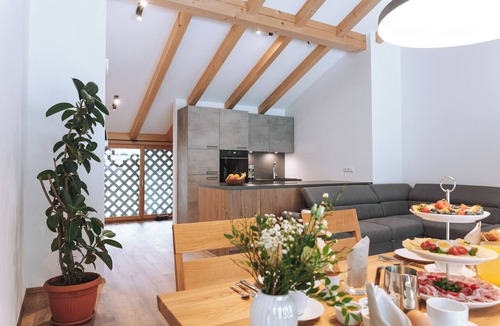 Lana Apartment | Apartment 'Matscherhof Elderflower Exclusive' with Mountain View, Wi-Fi and Air Conditioning