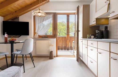 Plaus Apartment | Apartment 'Mayr Apartments Sechs' with Mountain View, Balcony and Wi-Fi