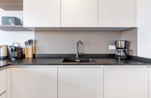 Caldaro Sulla Strada del Vino Apartment | Apartment 'Mendelbahn' with Mountain View, Private Terrace and Wi-Fi