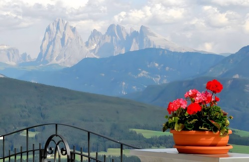 Villandro Apartment | Apartment 'Mitterhof' with Mountain View, Shared Terrace and Wi-Fi