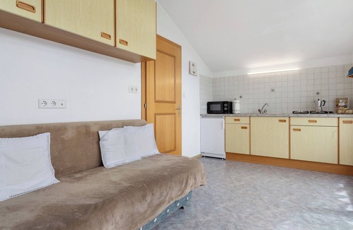 Velturno Apartment | Apartment 'Mittermüller Eibisch' with Shared Terrace, Balcony and Wi-Fi