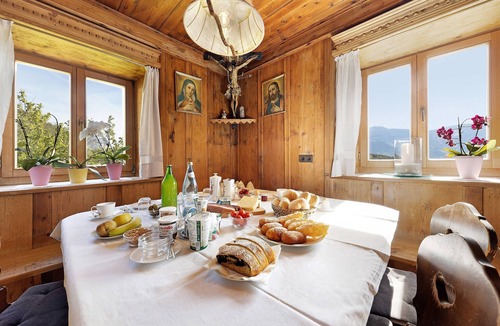 San Genesio Atesino Apartment | Apartment 'Moar im Rumsein - Saltenblick' with Mountain View, Wi-Fi & Garden