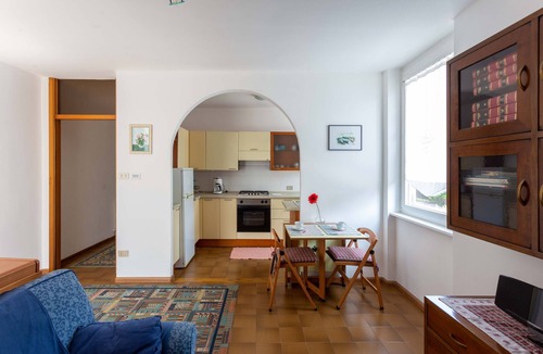 San Cristoforo Apartment | Apartment 'More A Due Passi Dal Lago' with Mountain View and Balcony