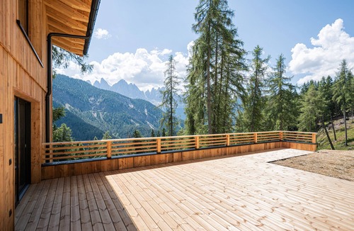 Funes Apartment | Apartment 'Munt Dolomiti Farm Alba' with Lake View, Shared Terrace and Wi-Fi