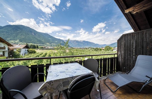 Lana Apartment | Apartment "Mutspitz Leilichhof" with Mountain View, Wi-Fi, Balcony & Garden