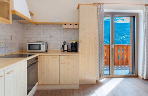 Velturno Apartment | Apartment 'Oberhemberger Hof Zwoaer' with Mountain View, Shared Terrace and Wi-Fi