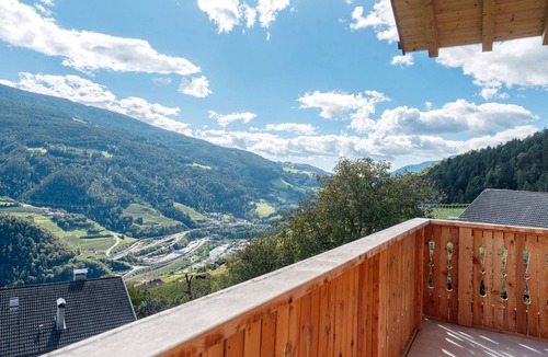 Velturno Apartment | Apartment 'Oberhemberger Hof Zwoaer' with Mountain View, Shared Terrace and Wi-Fi