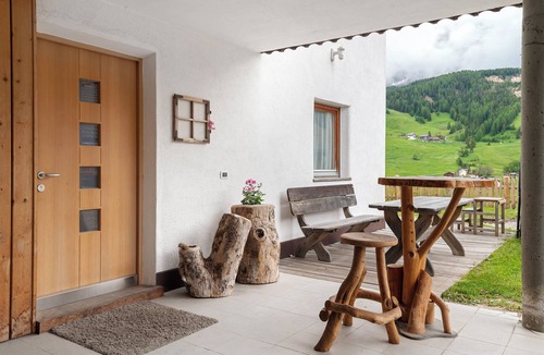 Pedraces Apartment | Apartment 'Paracia App Cir' with Sea View, Shared Garden and Wi-Fi